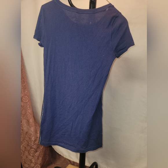 American eagle T-shirt size xs in navy blue with yellow lettering. - Picture 3 of 8